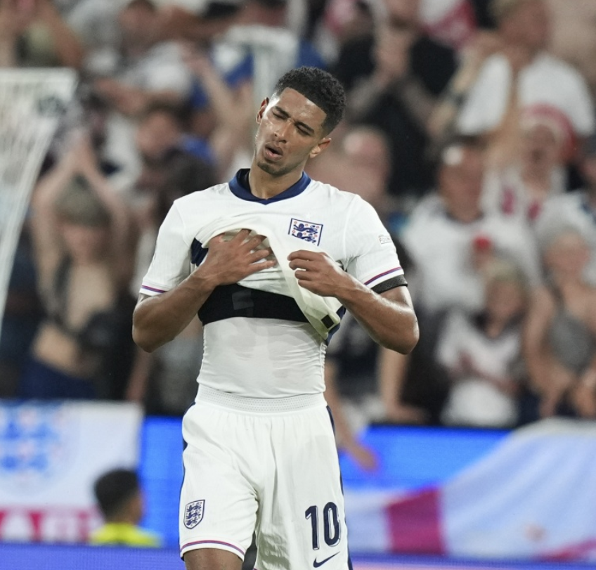 1人被罚下 1人被罚下