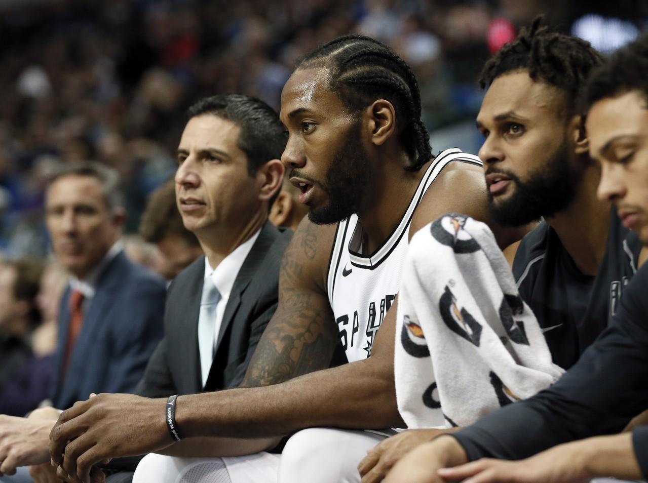 两名球员被 两名球员被